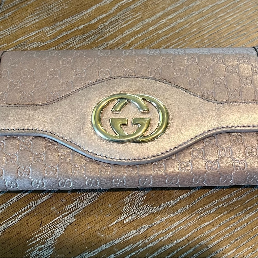Gucci Iridescent Pink Leather Wallet with Signature GG Logo